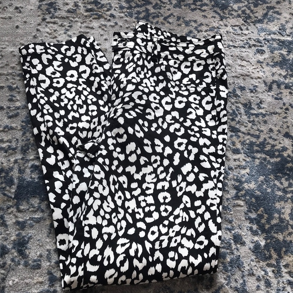 Forever 21 pants‎ Black and White Granny Core Mom Core